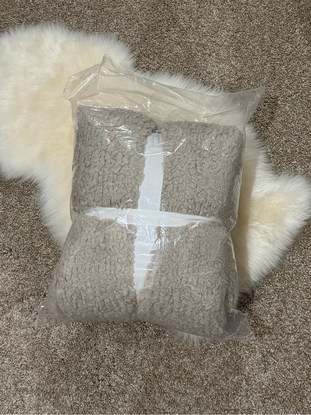NWT Pottery Barn Cozy Pom Pom Sherpa Throw Blanket - Taupe